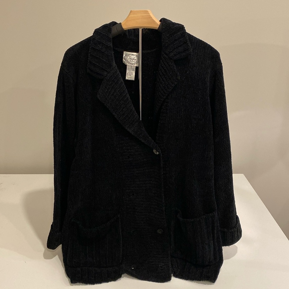 Excellent condition: “stitches in time” acrylic cardigan, size M.